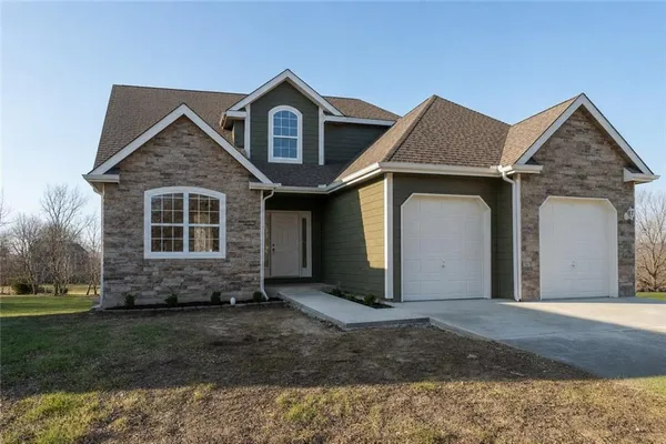 $350,000 | 121 Hillside Drive, Baldwin City, KS 66006