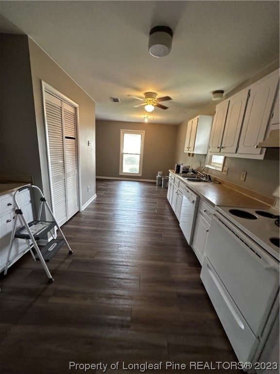 208 Duncan Road Spring Lake, NC 28390 - Photo 13 of 17 a view of a room with wooden floor