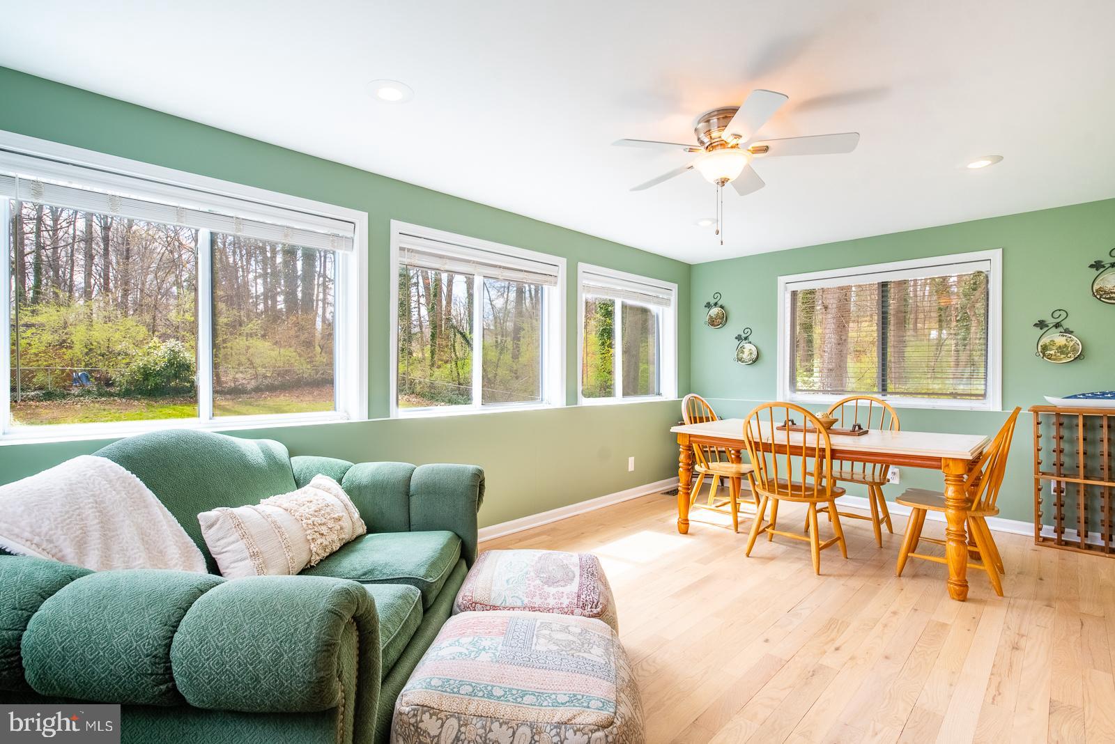 6641 Kerns Road Falls Church, VA 22042 - Photo 12 of 35 Space to relax and dine