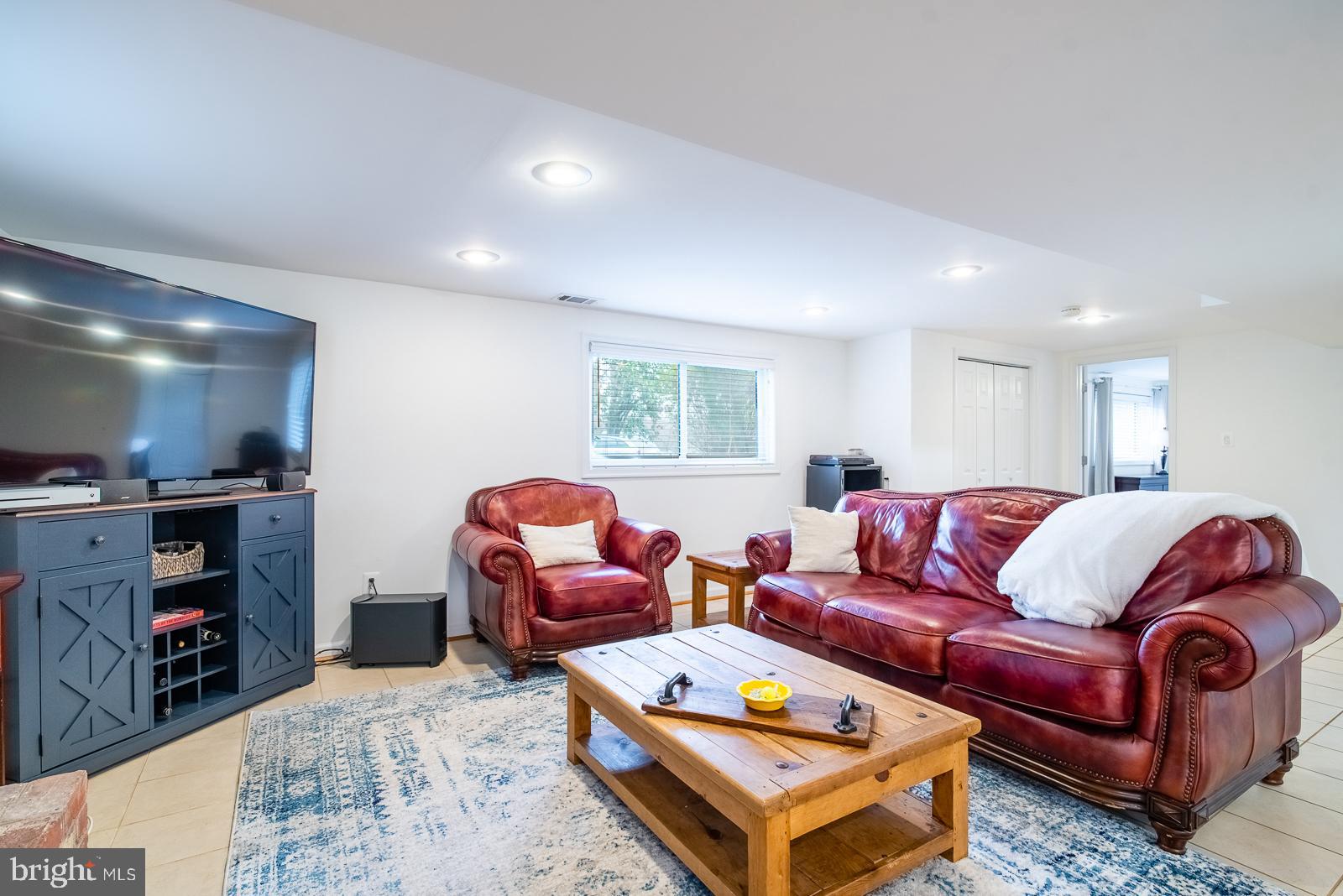 6641 Kerns Road Falls Church, VA 22042 - Photo 22 of 35 Space to relax