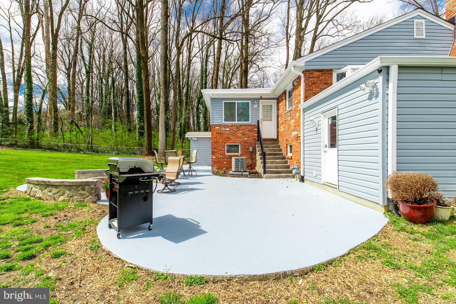 6641 Kerns Road Falls Church, VA 22042 - Photo 32 of 35 Space to grill