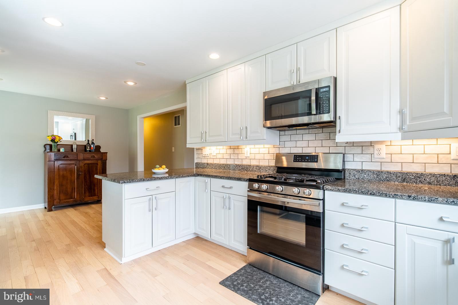 6641 Kerns Road Falls Church, VA 22042 - Photo 10 of 35 Gas cooking