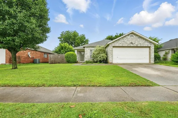 $2,300 | 636 Capricorn Street, Cedar Hill, TX 75104