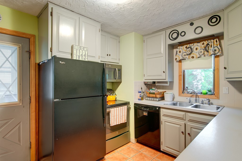 34 Fairhaven Road Worcester, MA 01606 - Photo 8 of 17 Gallery Image 8