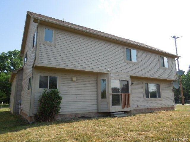 988 Michelson Road Rochester, MI 48307 - Photo 9 of 25 3 rear.jpg