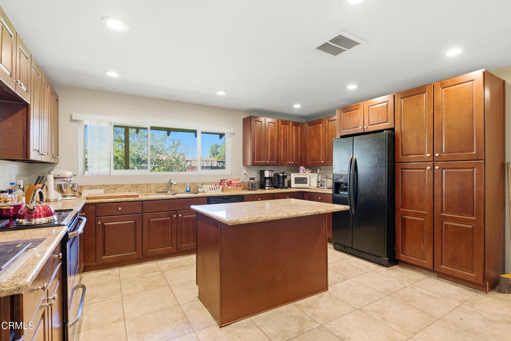 19030 Santa Rosa Mine Road Perris, CA 92570 - Photo 5 of 24 min kitchen