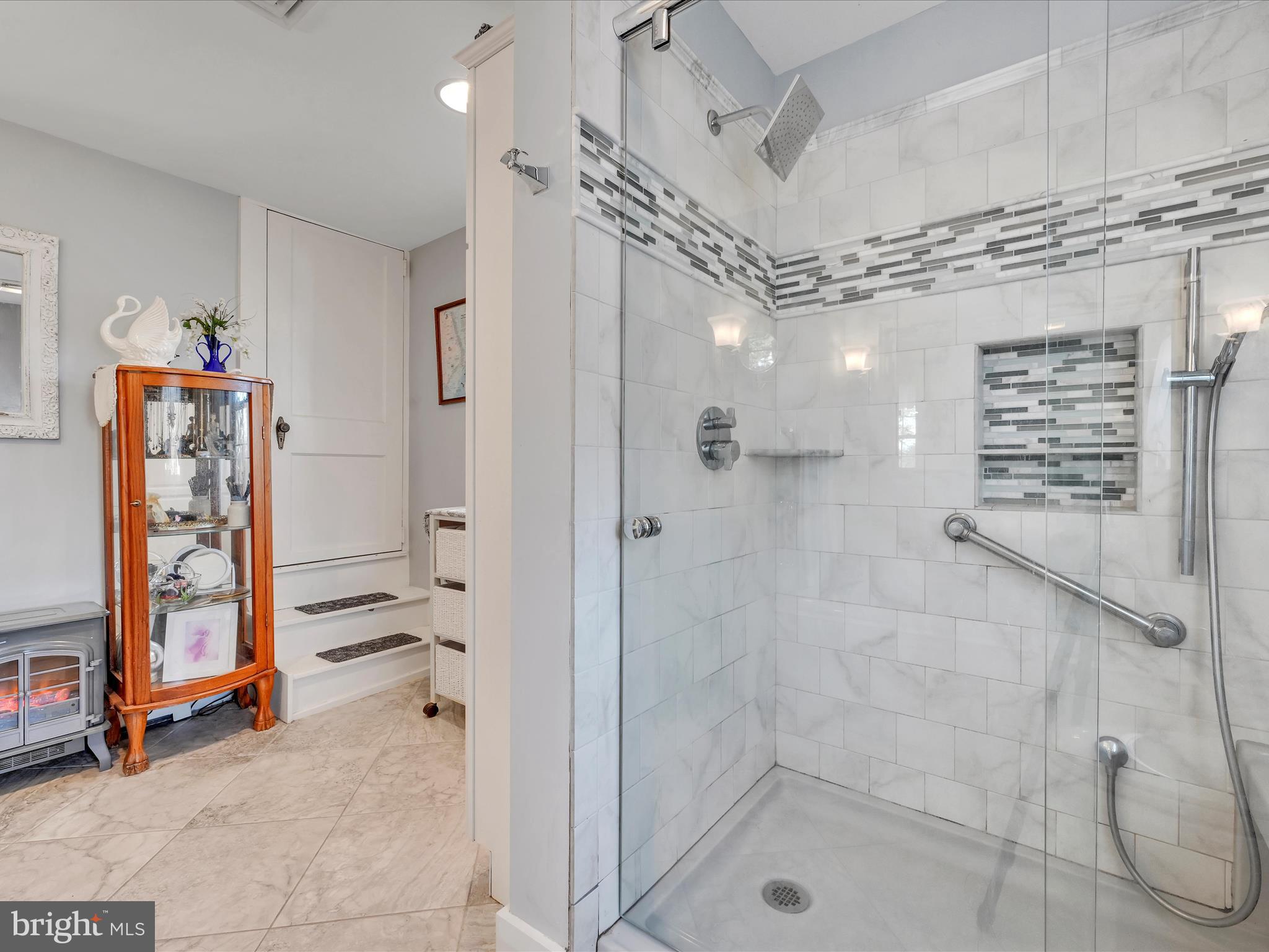 702 Woodcrest Avenue Lititz, PA 17543 - Photo 26 of 54 Primary Bathroom