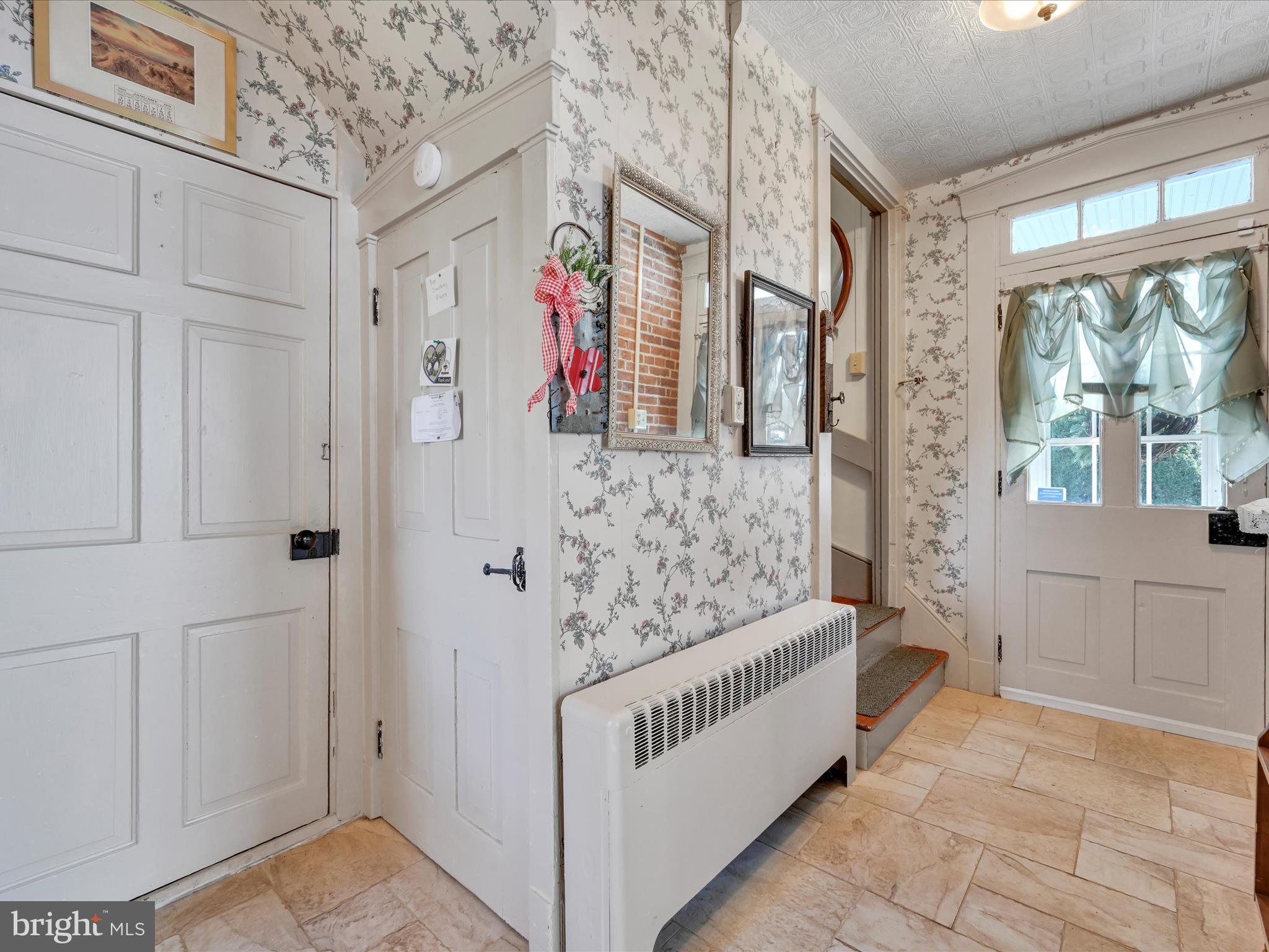 702 Woodcrest Avenue Lititz, PA 17543 - Photo 29 of 54 Shop Entry