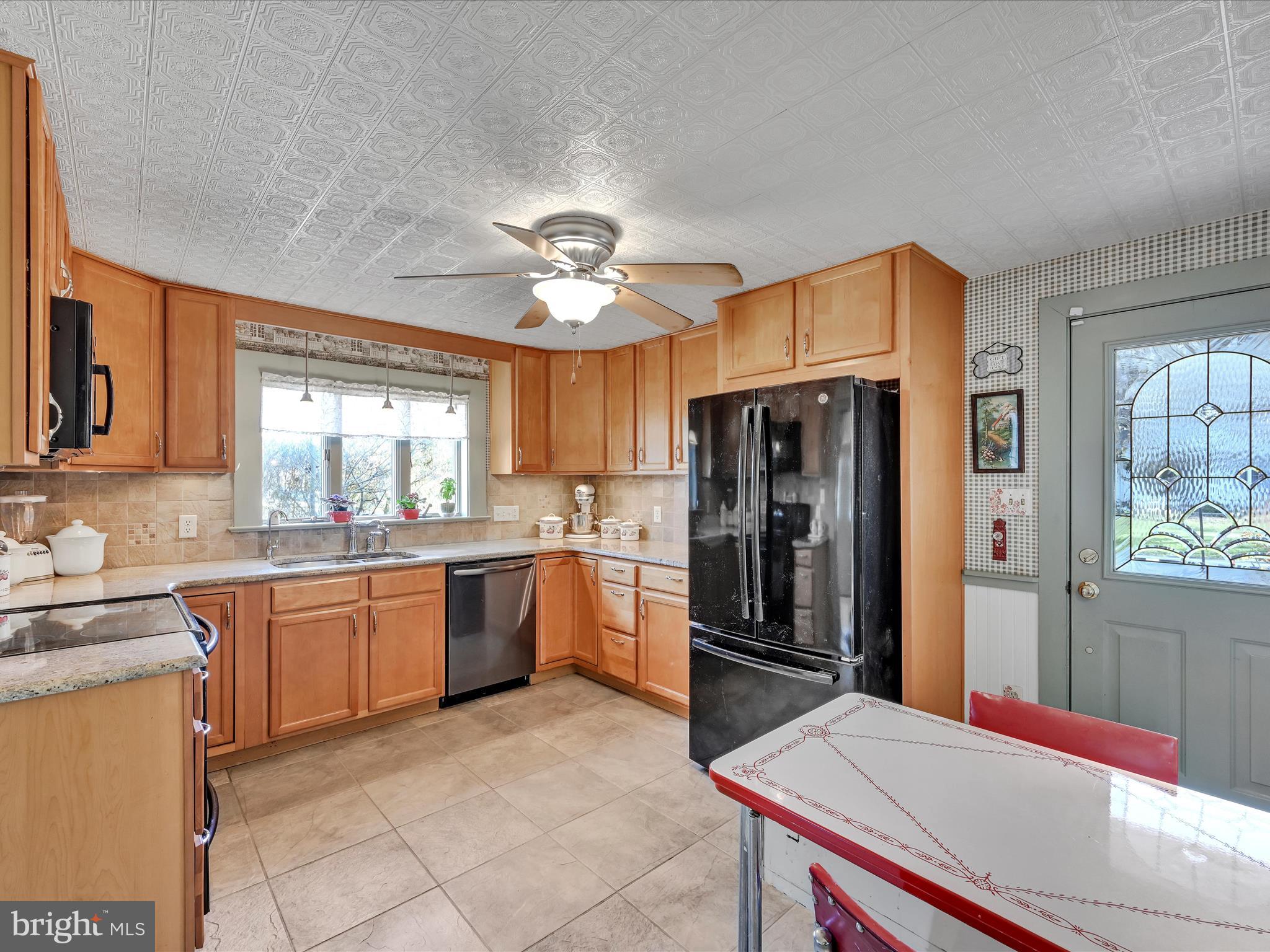 702 Woodcrest Avenue Lititz, PA 17543 - Photo 6 of 54 Kitchen