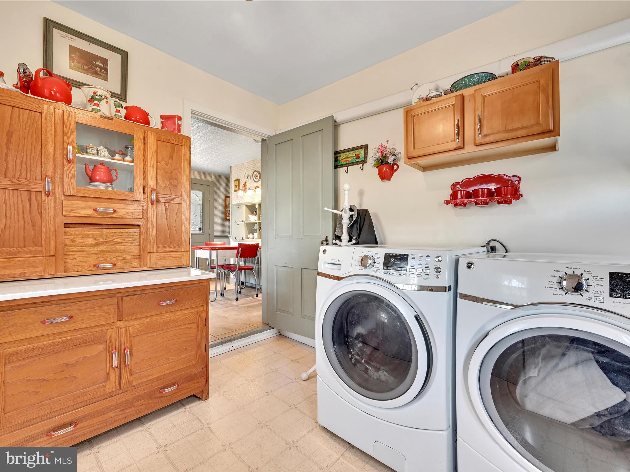 702 Woodcrest Avenue Lititz, PA 17543 - Photo 8 of 54 Laundry/Mudroom off Main kitchen