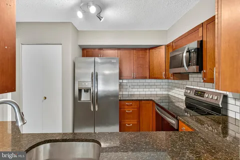 $360,000 | 2100 Langston Boulevard, Unit 335, Arlington, VA 22201