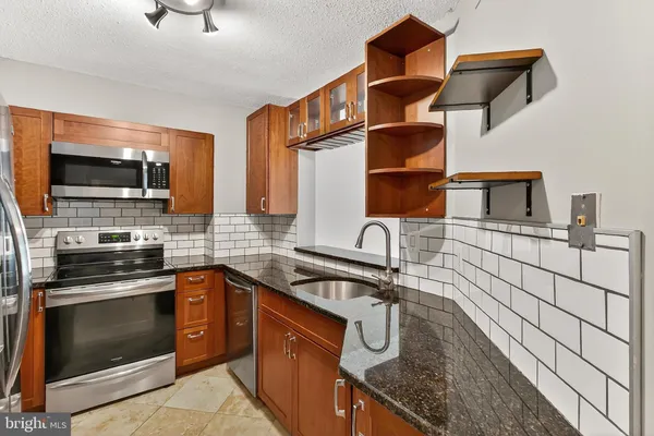 $360,000 | 2100 Langston Boulevard, Unit 335, Arlington, VA 22201