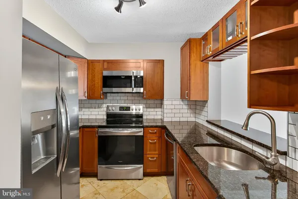 $360,000 | 2100 Langston Boulevard, Unit 335, Arlington, VA 22201