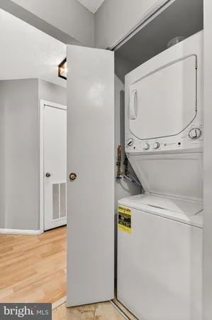 $360,000 | 2100 Langston Boulevard, Unit 335, Arlington, VA 22201