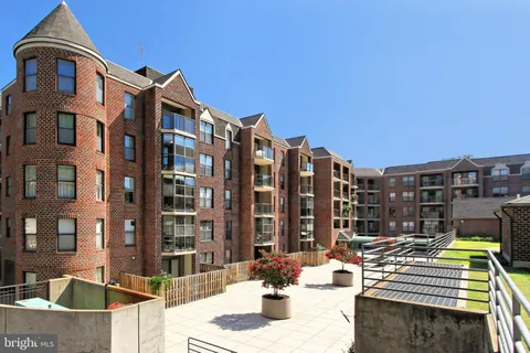 $360,000 | 2100 Langston Boulevard, Unit 335, Arlington, VA 22201