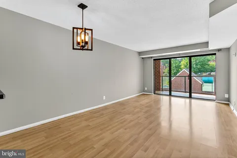 $360,000 | 2100 Langston Boulevard, Unit 335, Arlington, VA 22201