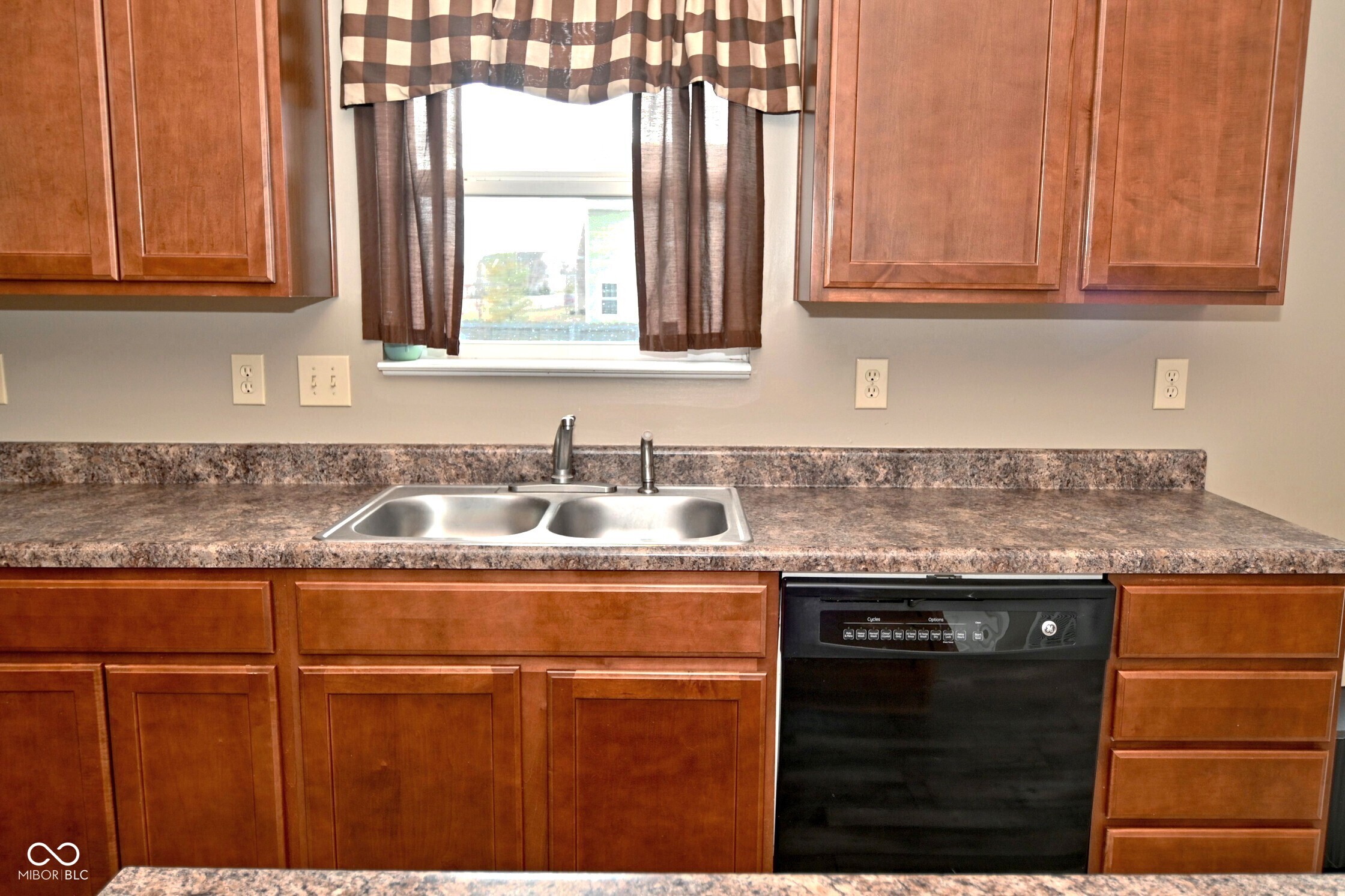 8643 Pattype Lane Avon, IN 46123 - Photo 11 of 44