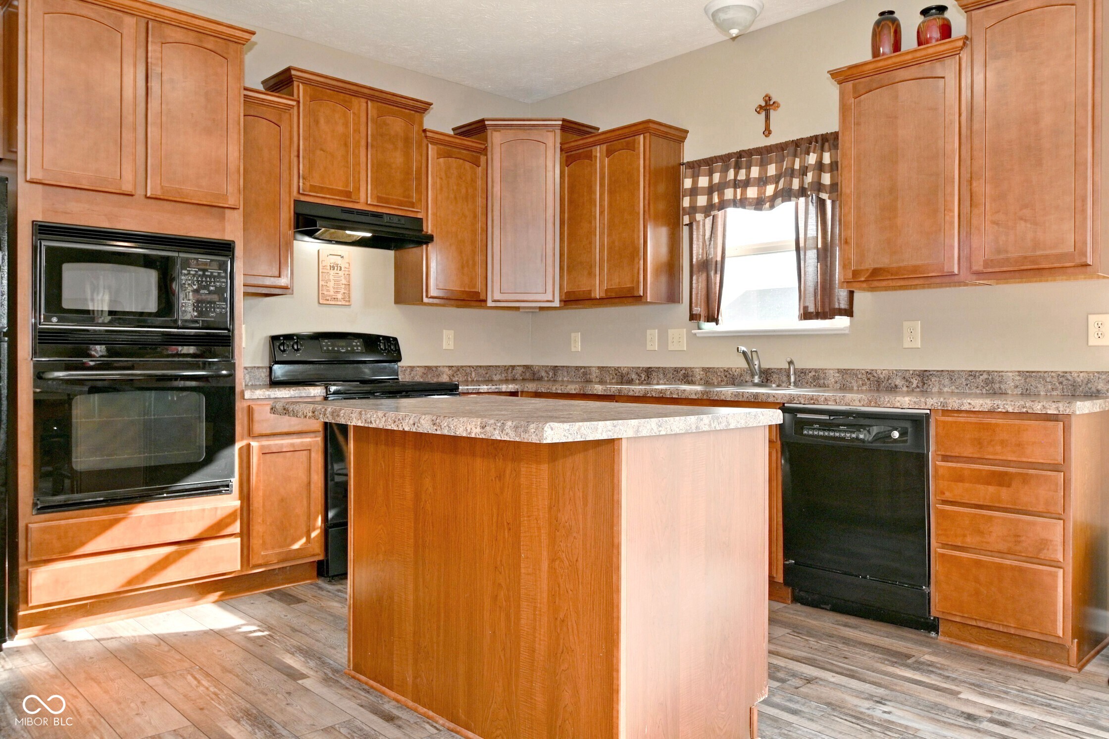 8643 Pattype Lane Avon, IN 46123 - Photo 12 of 44