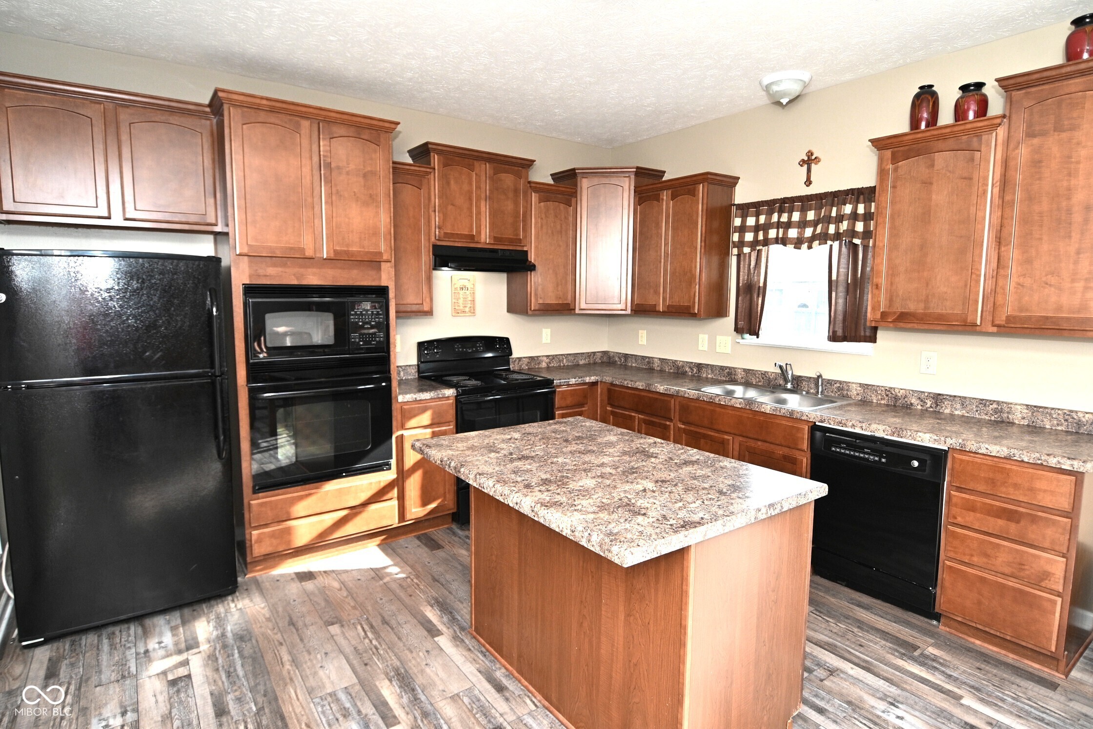 8643 Pattype Lane Avon, IN 46123 - Photo 7 of 44