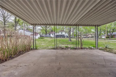 $220,000 | 808 North Apache Drive, Independence, MO 64056