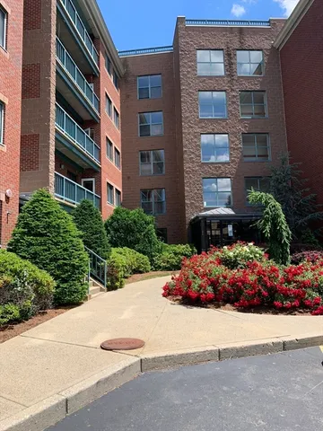 $379,999 | 50 South Common Street, Unit 405, Lynn, MA 01902