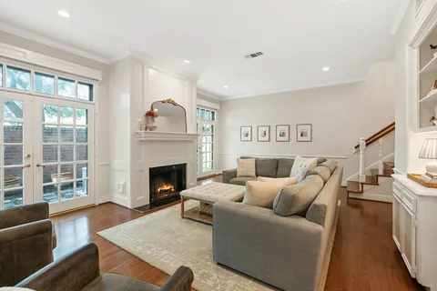 $695,000 | 6734 Vanderbilt Street, Unit 8, Houston, TX 77005