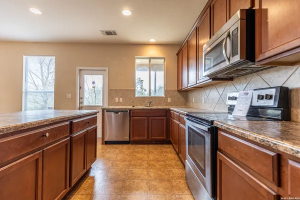 $1,999 | 24262 Invitation Oak, San Antonio, TX 78261