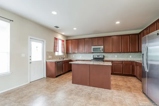 $2,195 | 24262 Invitation Oak, San Antonio, TX 78261