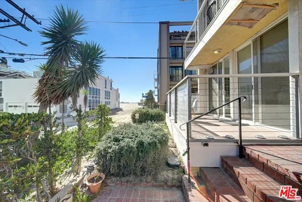 $6,000 | 15 Spinnaker Street, Unit 101, Marina del Rey, CA 90292