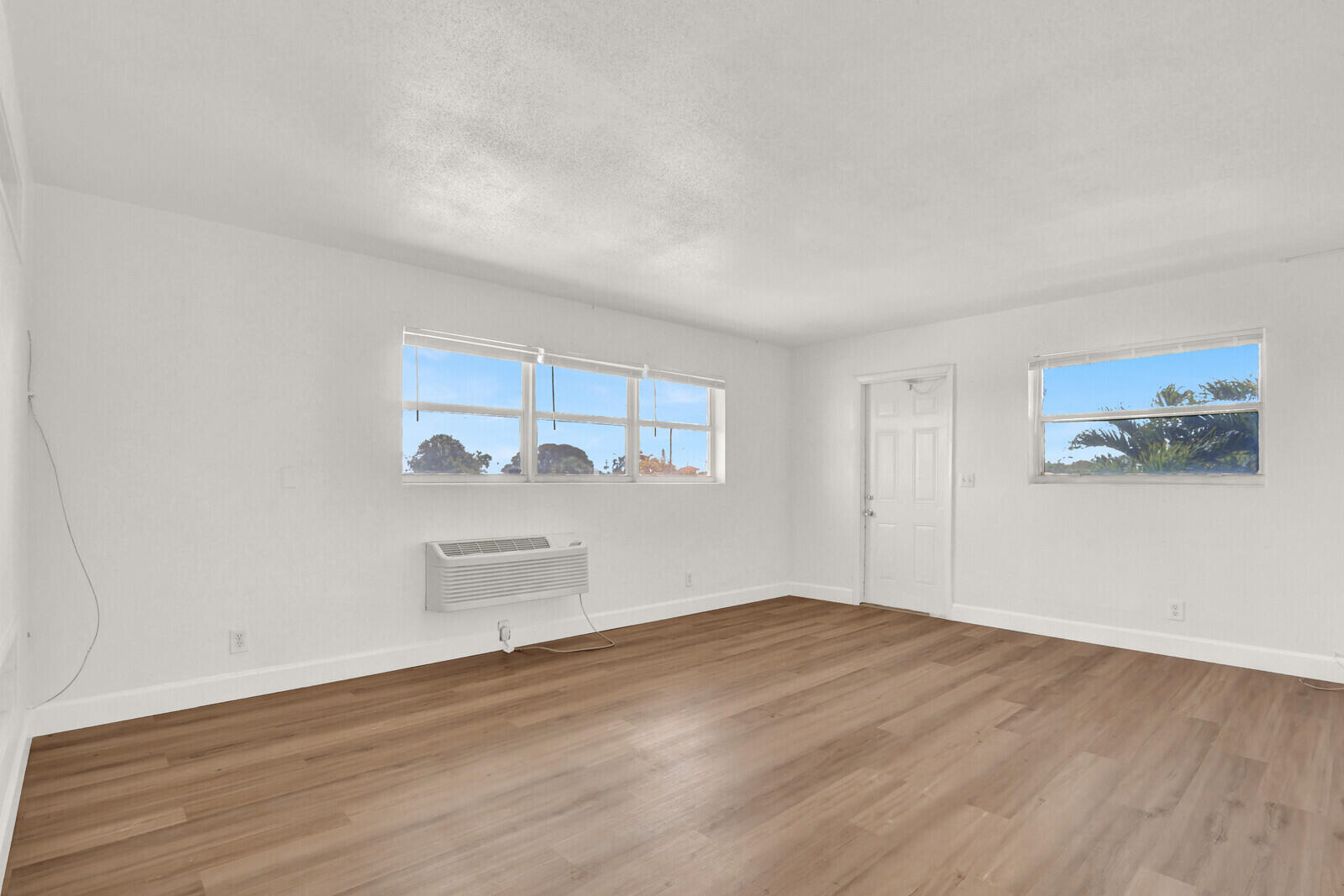 2701 Avenue East Riviera Beach, FL 33404 - Photo 10 of 16 13_Image_13_mls