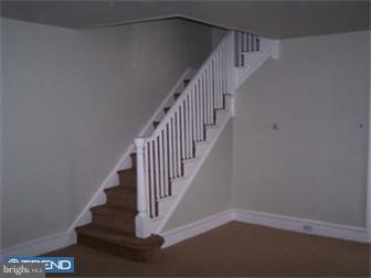 122 Harvin Road Upper Darby, PA 19082 - Photo 5 of 12 Living Room
