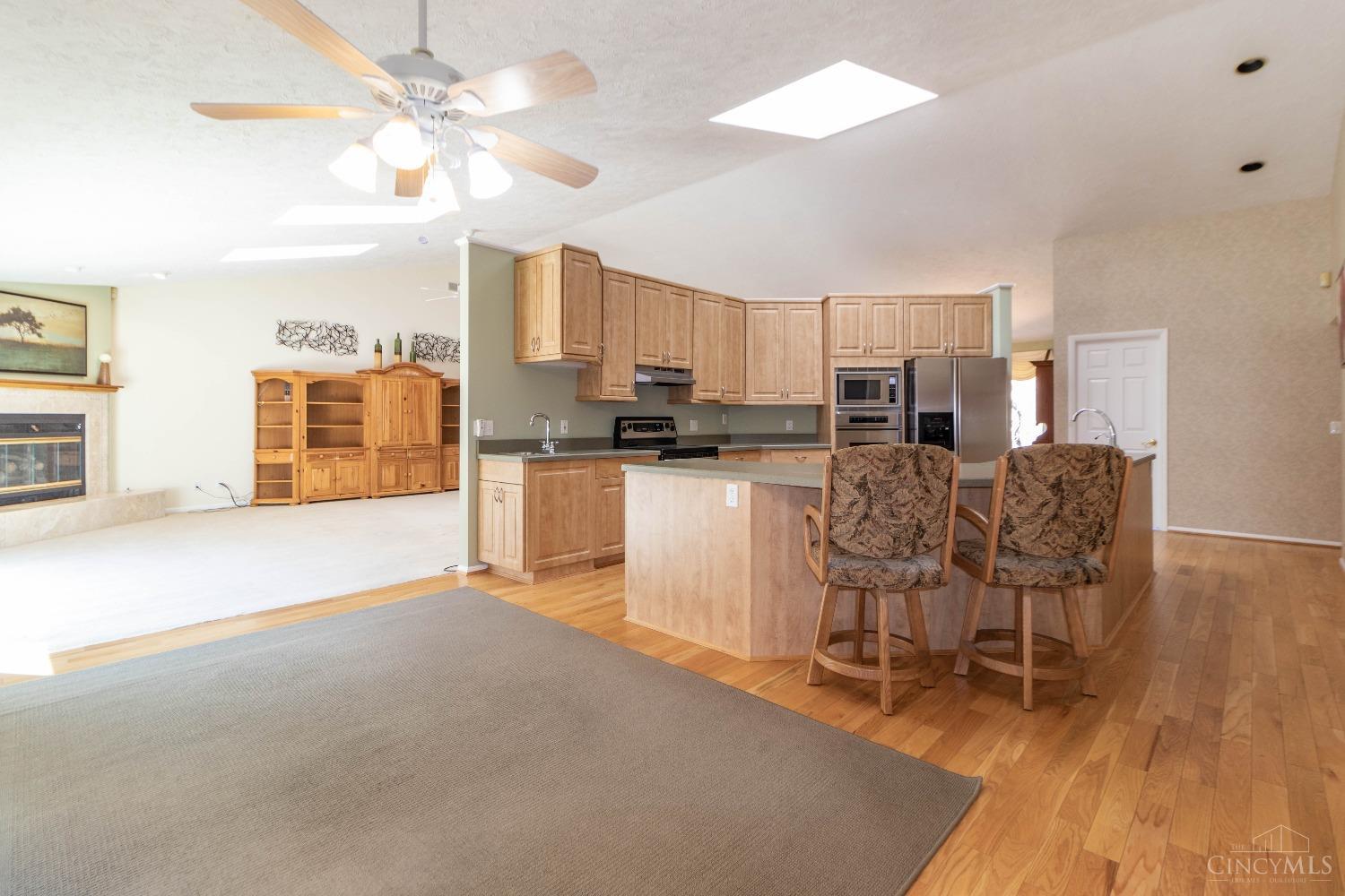 5239 Hanley Road Cincinnati, OH 45247 - Photo 10 of 34
