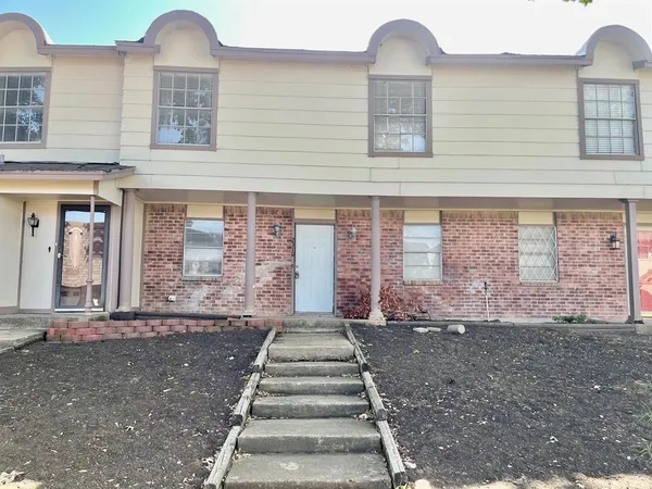 $1,795 | 2310 Chapel Hill Lane, Arlington, TX 76014