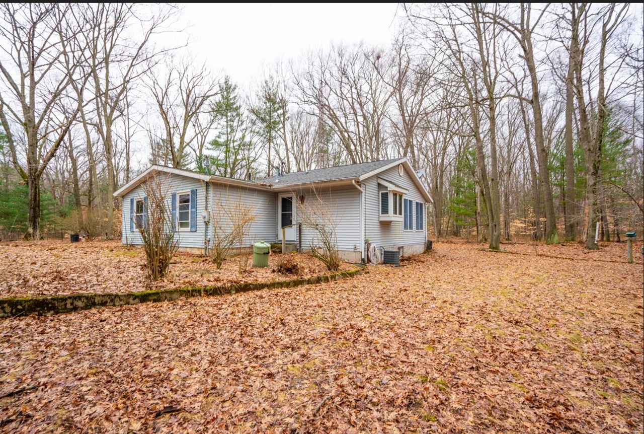 4202 East Pontaluna Road Fruitport, MI 49415 - Photo 3 of 6