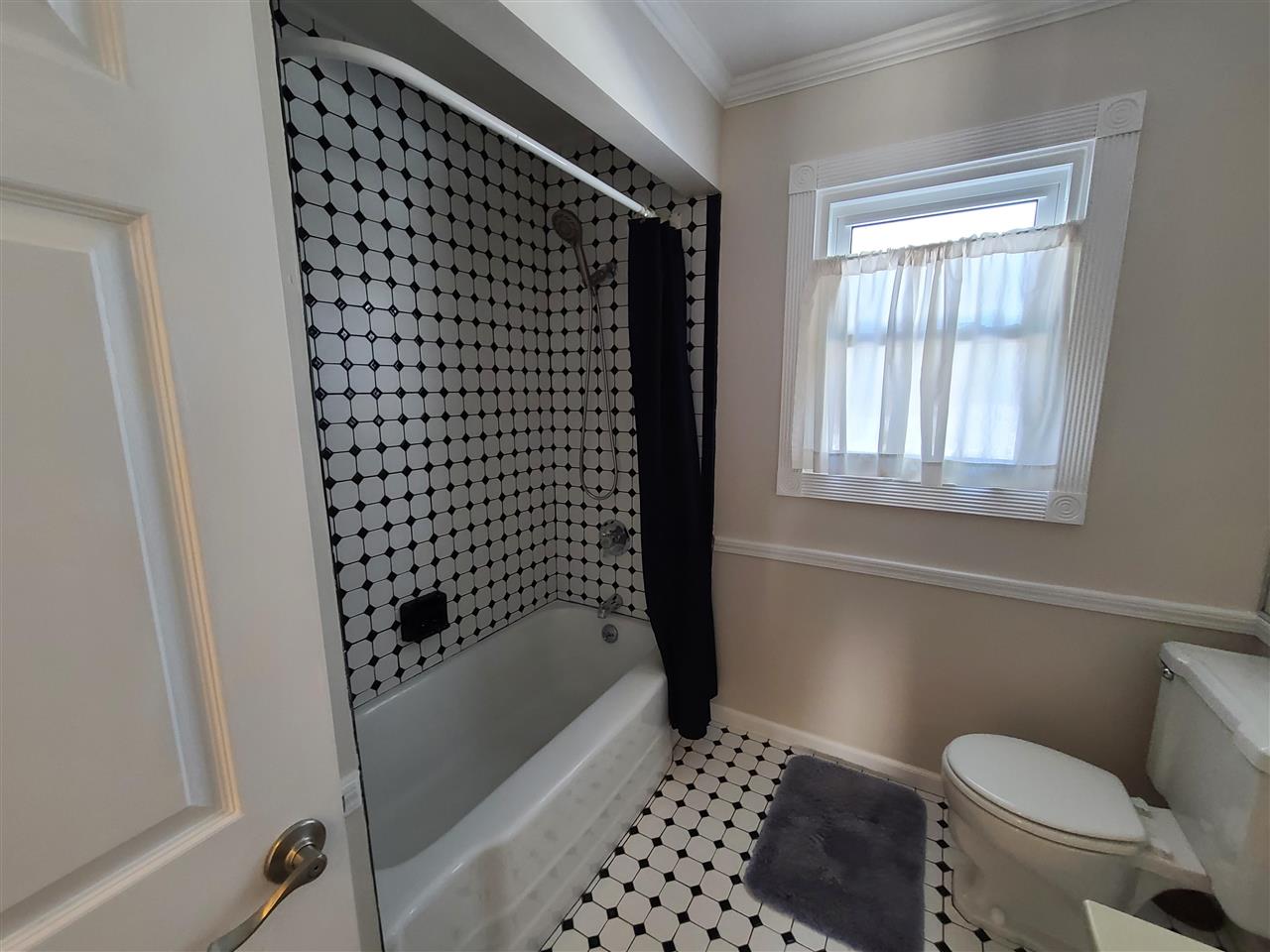 5158 Lennon Road Flint, MI 48507 - Photo 17 of 64 Bath