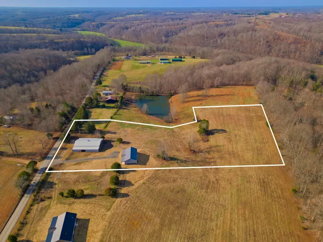 a view of a tennis court