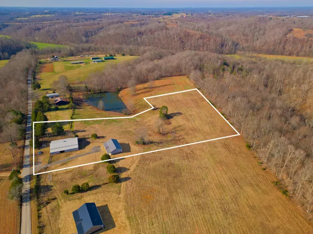 a view of a tennis court