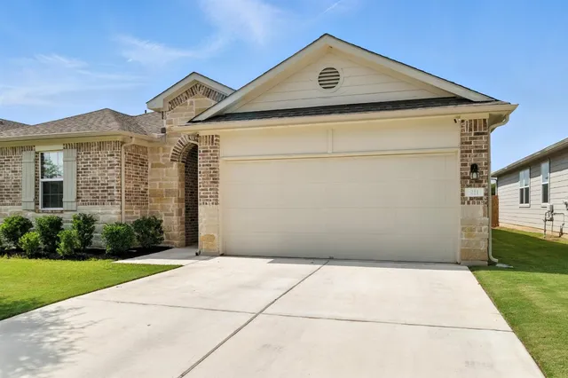 $2,400 | 211 Rainmaker Lane, Bastrop, TX 78602