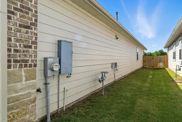 $2,400 | 211 Rainmaker Lane, Bastrop, TX 78602