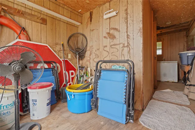 a view of entryway with a front door
