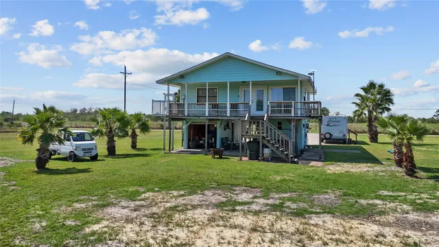 $260,000 | 540 Bayou Avenue, Anahuac, TX 77514
