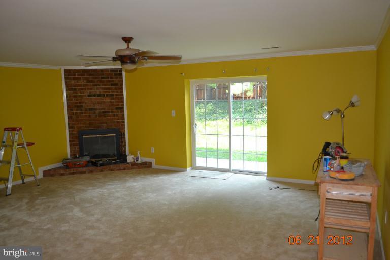 947 South Rolfe Street, Unit A Arlington, VA 22204 - Photo 11 of 18 Living Room