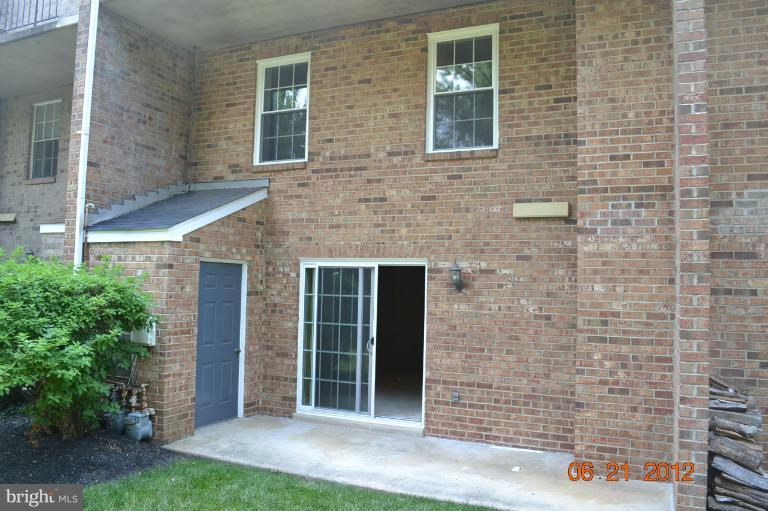 947 South Rolfe Street, Unit A Arlington, VA 22204 - Photo 15 of 18 Exterior (Rear)