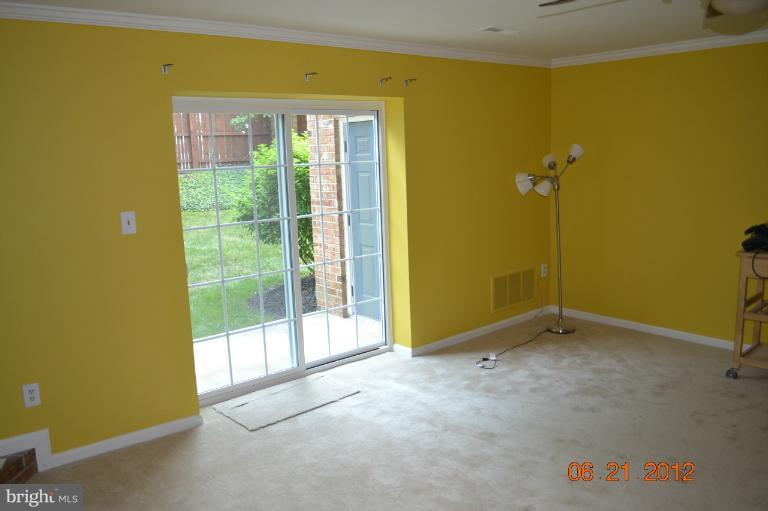 947 South Rolfe Street, Unit A Arlington, VA 22204 - Photo 16 of 18 Living Room