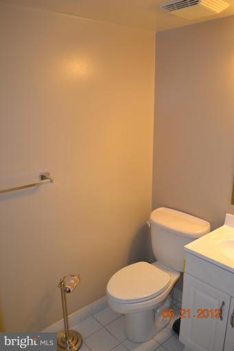 947 South Rolfe Street, Unit A Arlington, VA 22204 - Photo 6 of 18 Bath