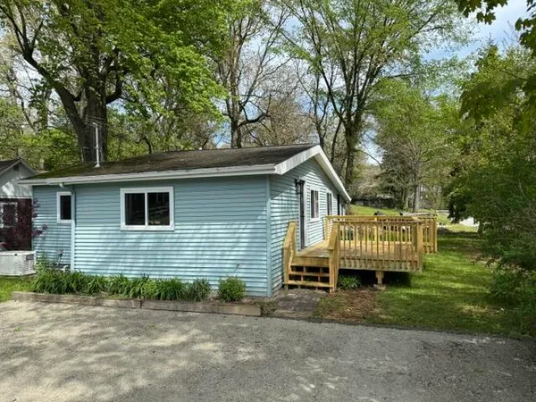 $2,250 | 805 Woodland Terrace, Valparaiso, IN 46383