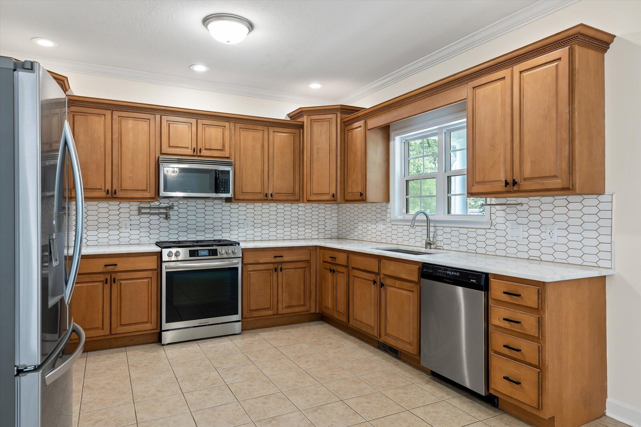 9859 Fieldcrest Drive Apison, TN 37302 - Photo 8 of 47 Kitchen