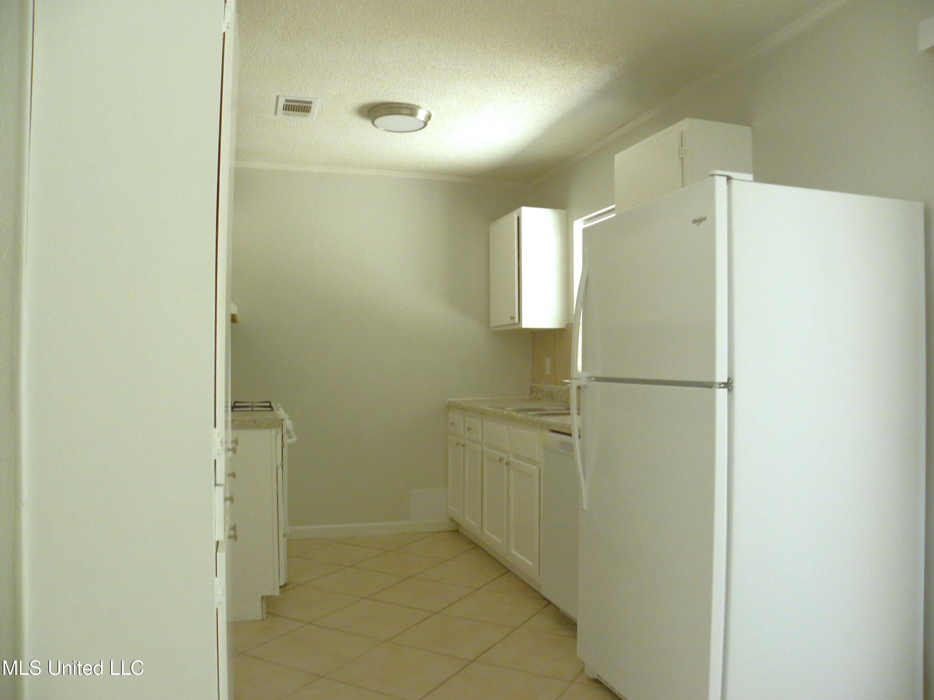 7216 Hampton Drive Biloxi, MS 39532 - Photo 11 of 43 DSCN9401