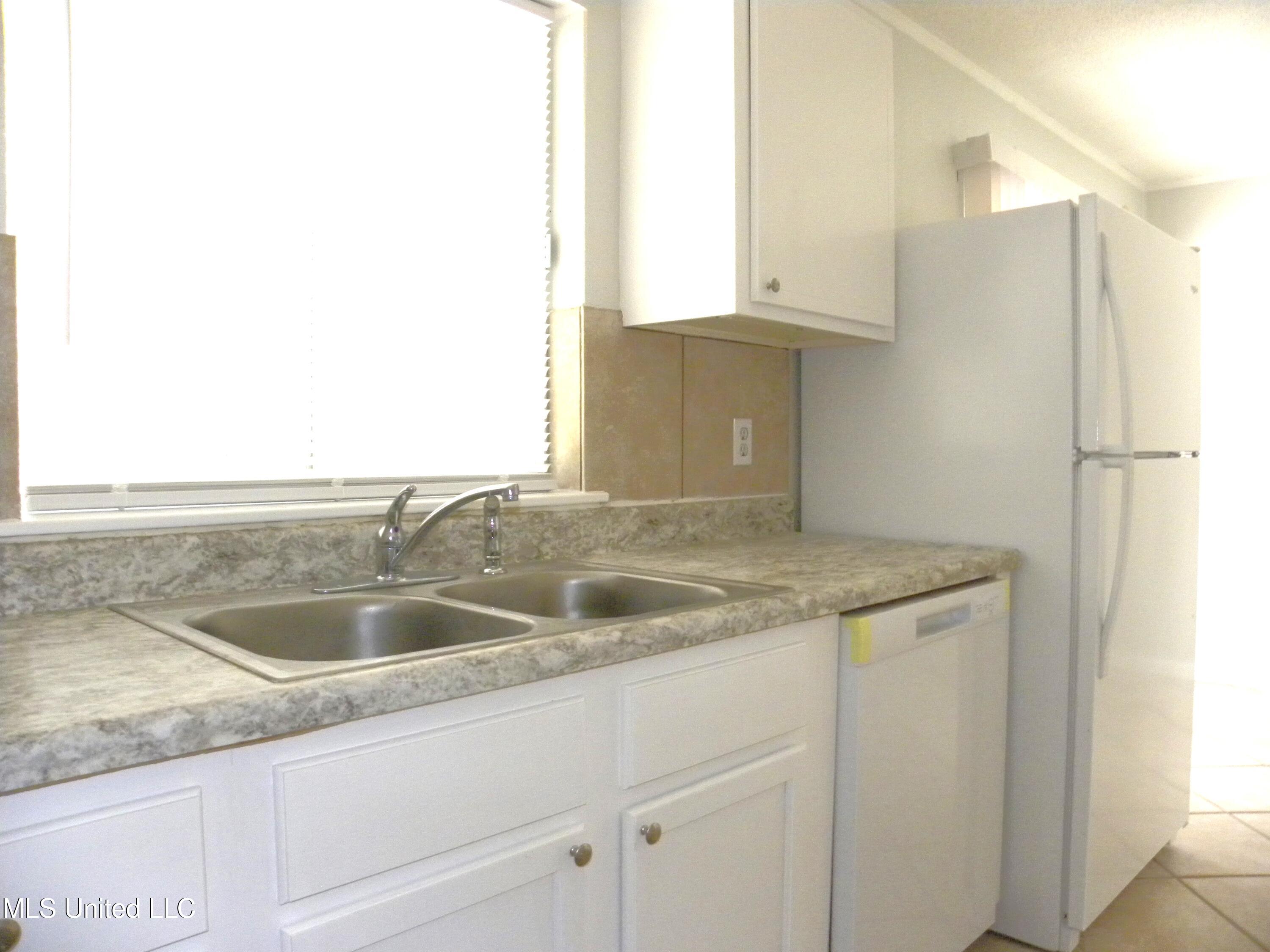 7216 Hampton Drive Biloxi, MS 39532 - Photo 12 of 43 DSCN9381