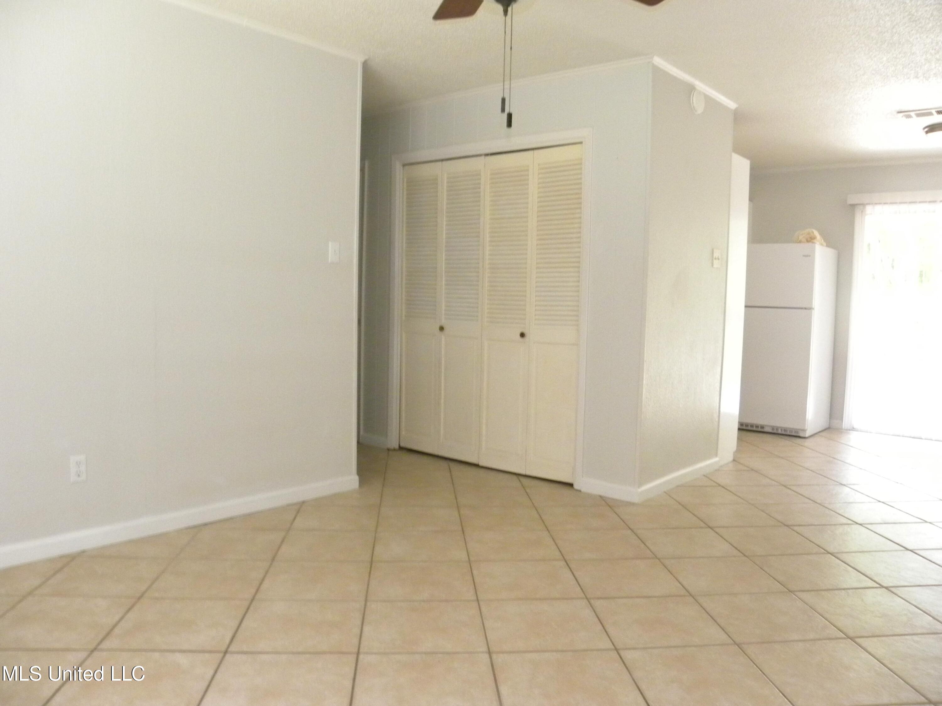 7216 Hampton Drive Biloxi, MS 39532 - Photo 5 of 43 DSCN9374